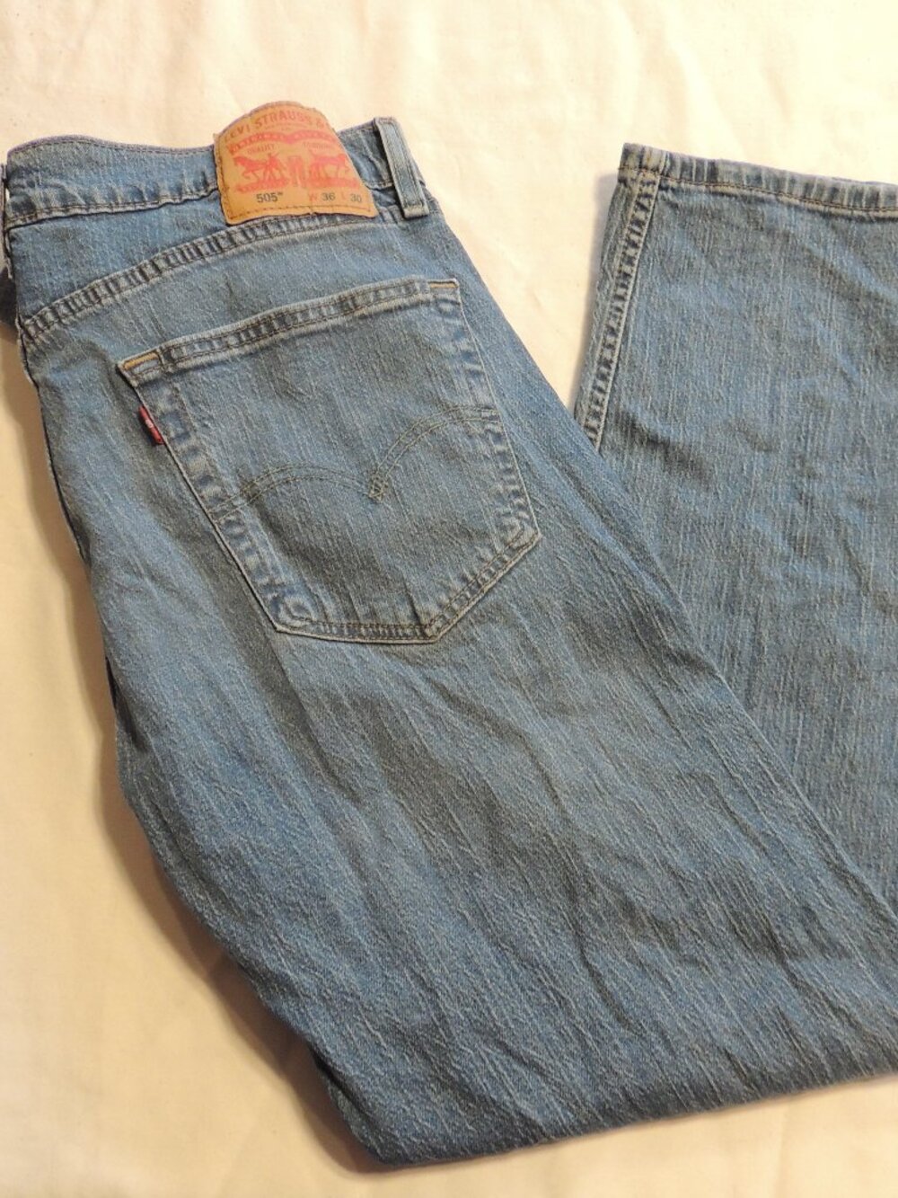 Levi 505 Jeans Men 36x30 Pockets Outdoors Vacation Work Travel Denim Blue Jeans